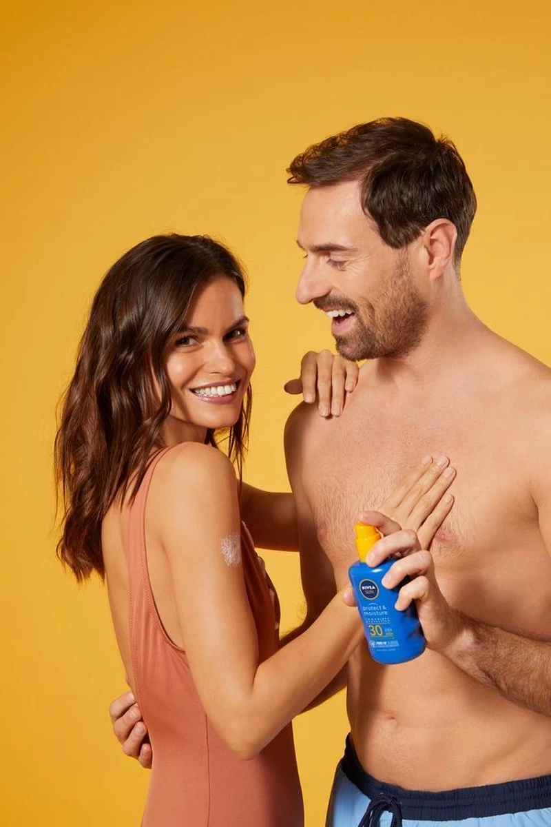 NIVEA SUN Protect & Hydrate Zonnespray SPF 20 - 200 Ml - Afbeelding 2